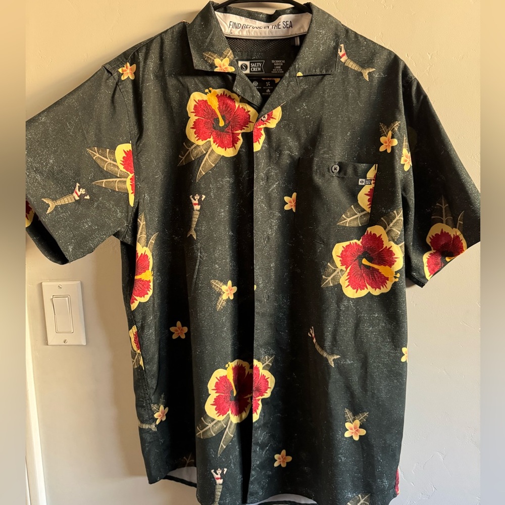 EUC SALTY CREW BUTTON UP SIZE LARGE